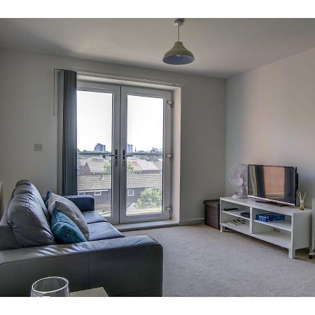 Large, Spacious And Modern Apt For 4 In Манчестър Екстериор снимка